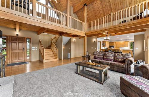 Beautiful Private Lake Lodge with Private Dock and Mountain Views - Foto 15