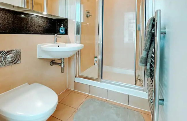 Two Bedroom Luxury Waterfront Apartment in London - Foto 17