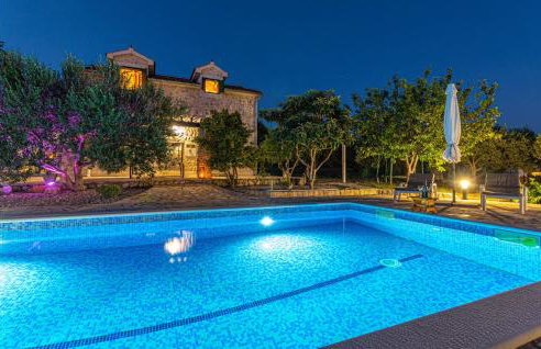 Three-Bedroom Holiday Home In Lozovac - Foto 1