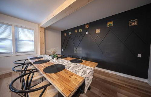 Centrally Located Cozy Modern Home in Bethel - Foto 23