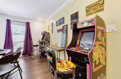 LSU Slammer Arcade 4 5 mile to LSU Private Yard - Foto 1