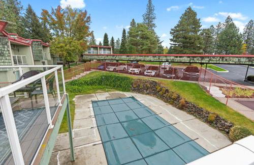 Modern Amenities Gas Fireplace Central Location - Foto 23