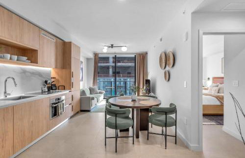 Modern Chic 1BR Downtown with Rooftop Pool & Views - Foto 1