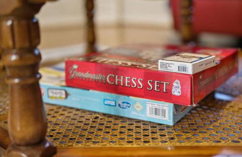 Entire home in prime Raleigh with community pool, dog park and golf course - Photo 12