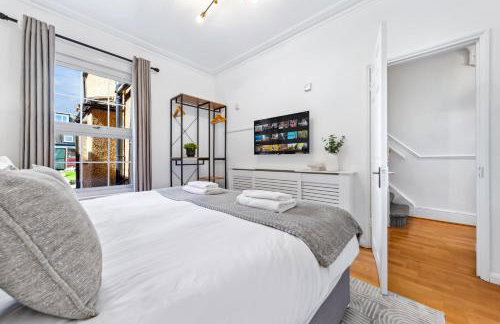 4BR North London I WiFi, Garden, Near Shops - Foto 28