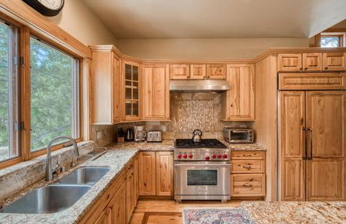 Truckee Timbers at Gray's Crossing by Tahoe Getaways - 4BR w Hot Tub, Ping Pong & EV - Foto 17