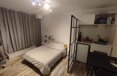 Grand Studio avec jardin et entrée privative à noter réservations de 3 nuits minimum - Foto 2