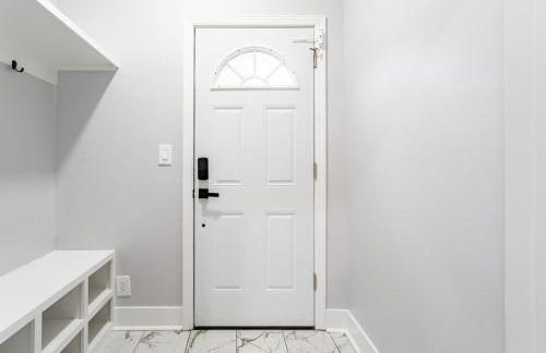 Modern Escape 3BR Apt with Parking - Foto 37