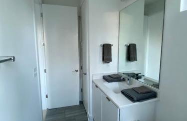 Entire Home Close to BOA Stadium & City - Foto 13