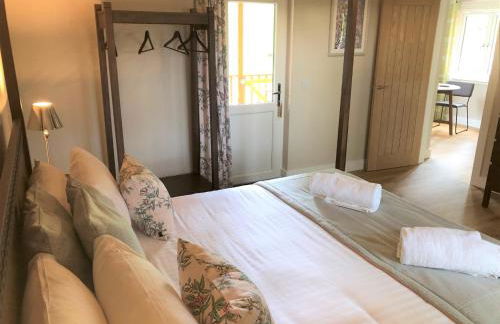 Breckland Lodge 2 with Hot Tub - Foto 13