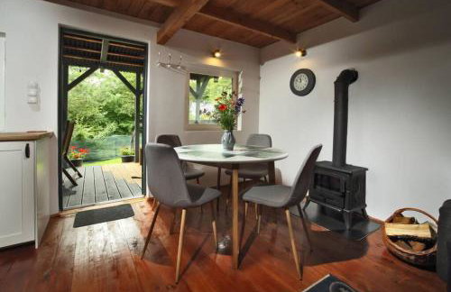 Drewniany domek nad jeziorem w Sitnie - Foto 15