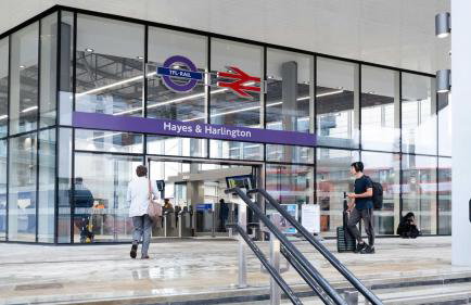 Newly Refubirshed House, Ideal for group Stay- 5 En-suite beds, close to Heathrow & 5 mins from Hayes Stn - Elizabeth Line - Foto 1