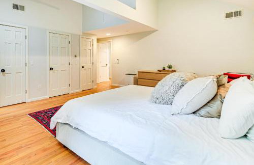 8 Mi to Tanglewood and Butternut Ski Spacious Home! - Foto 23