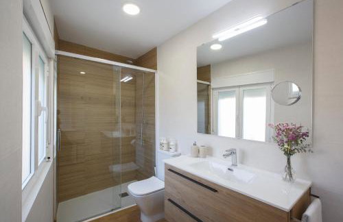 Apartamento turístico Ana, con garaje y bonitas vistas - Photo 7