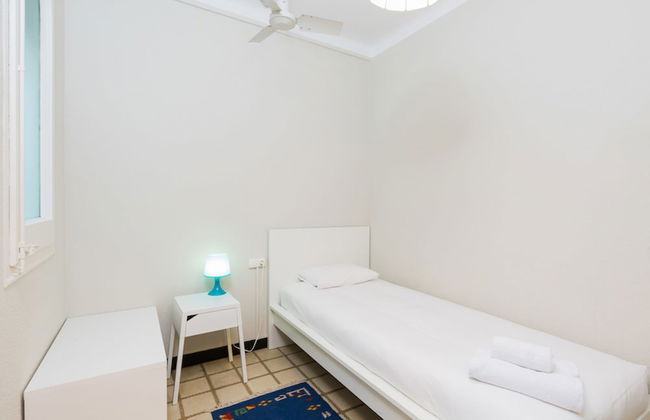 Barcelona Fira Apartments - Photo 11