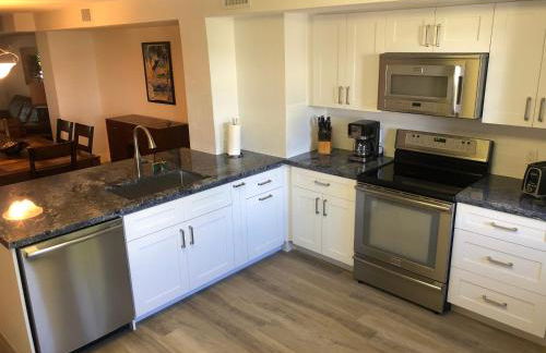 LIC Mgr - MODERN 3 BED 4 BATH VILLA - UPSCALE OCEANFRONT RESORT - INDOOR PICKLEBALL - SPEAKEASY! - Photo 6