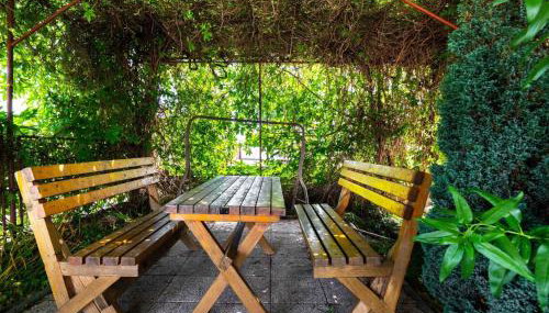 Simplistic Holiday Home in Rogoznica near Sea Beach - Foto 4, Garden