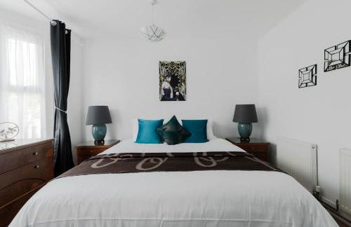 4 Bed House - Sleeps 8 - Garden Pets Wifi - Foto 19