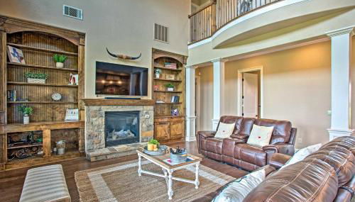 Home with Game Room and Fireplace 14 Mi to McKinney! - Foto 5
