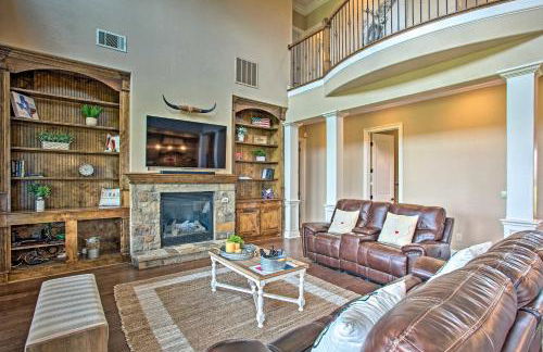 Home with Game Room and Fireplace 14 Mi to McKinney! - Foto 5