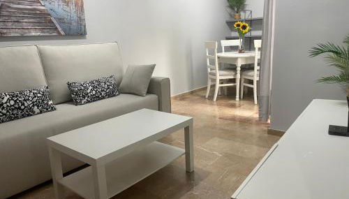 PISO EN EL CENTRO DE HUELVA SILENCIOSO Y CON GRAN PATIO, Calle La Paz - Foto 2