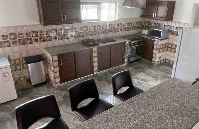 Spacious 4-bed Villa in Flic en Flac Roof top bar - Photo 7