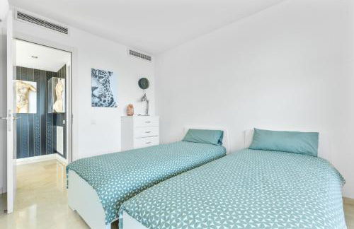 Penthouse Duplex with Epic Views - Photo 41