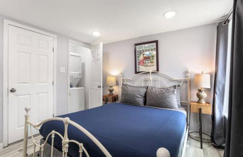 Skip to Saint Charles Local Art-Filled Hideaway - Foto 11