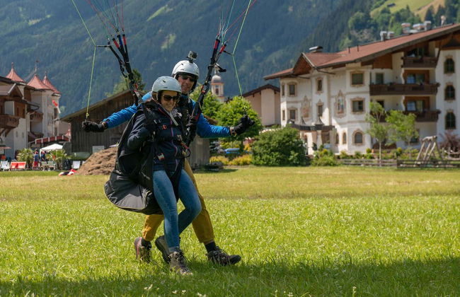 Vuelo en parapente por el Tirol - Foto 1