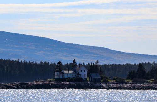 Secluded Bungalow Near Acadia and Bar Harbor -Private, Pet Friendly, Fire Pit - Foto 37