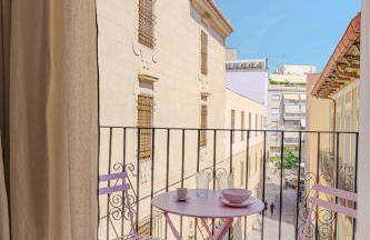 Apartment with exceptional charm in historic center of Alicante - Photo 32