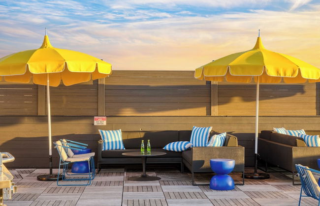 Dual Bachelor Pads w/ Rooftop Lounge & Games Sleeps 26 5 Min to Broadway - Foto 52