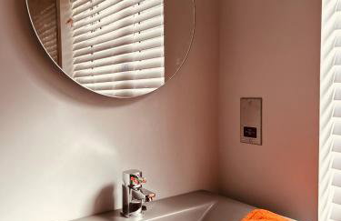 Modern Apartment Central Woodstock with Parking - Foto 10