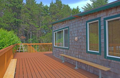 Cozy 2BR cabin near beach with deck fireplace. - Foto 1