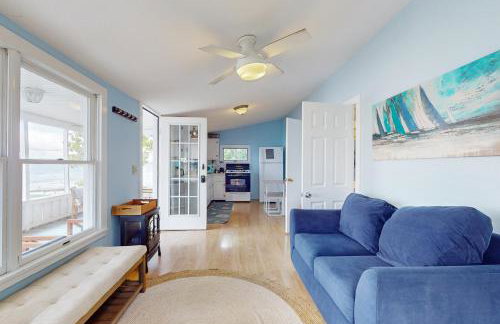 2BR Lakeside Home with Patio, Porch and AC - Foto 5