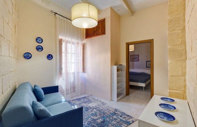 Traditional Maltese Townhouse, Roof Terrace and Views - Photo 8