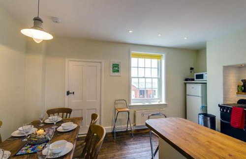 Coastguards Lantern - Photo 14