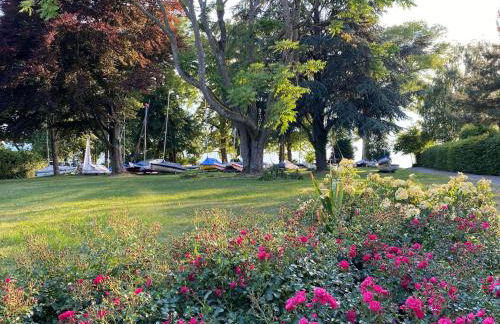 LAKESIDE LODGE - Photo 5