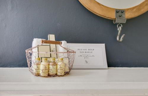 Balham near Tube Victorian House 4 Bedrooms 9 beds - Photo 22