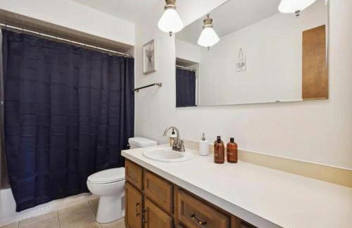 Near Shopping & Dining- The South Bend Bungalow - Foto 15