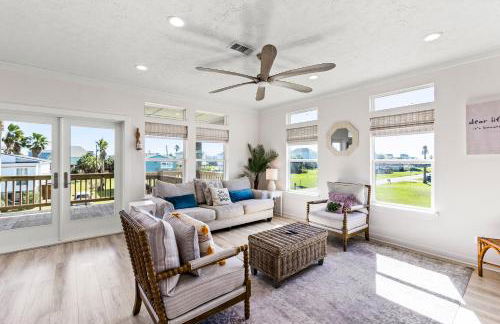 The Purple Pelican - Photo 1