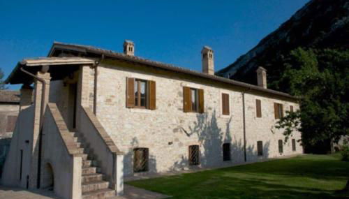 Casa ridente nella valle del Menotre con giardino - Photo 1