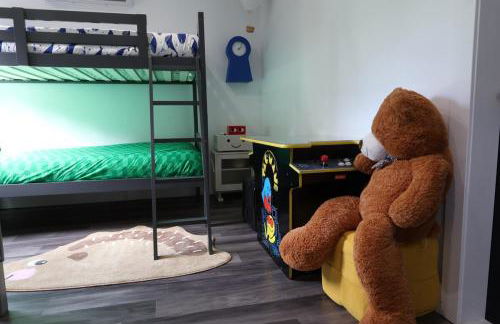 Creekside Family Dreamland - Hot Tub, Firepit, Arcade - Foto 26