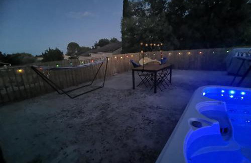 50m2, 4 personnes , jacuzzi et sauna privatif - Photo 1