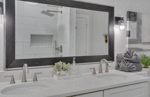 Cozy Fully-Renovated 2 BRM 2 Bath Near North Hills - Foto 8