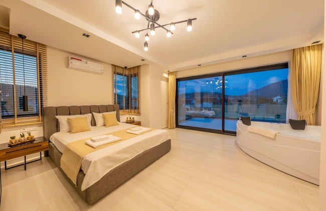 Luxury 4-bed Villa With Private Pool and Jacuzzi - Photo 7