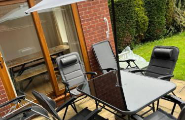 Entire -4 Bedrooms Detached House with Driveway - Foto 4