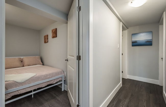 Spacious DAL & Downtown Apartments - Photo 18