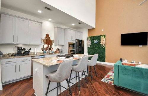 3BR/3.5BA Three Story East Downtown TownHouse with view - Photo 39