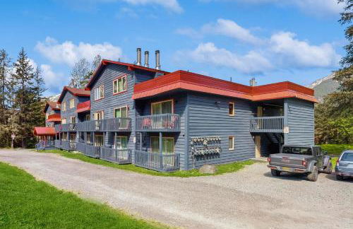 Girdwood Lodge - Photo 13